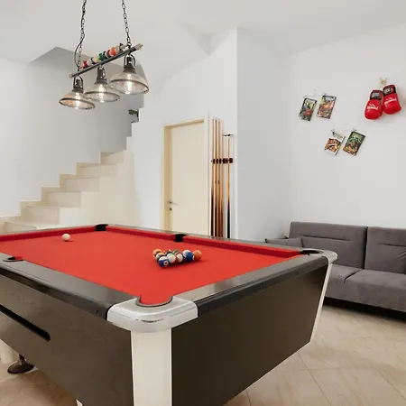 Estia Project, Leisure - Billiards - Jacuzzi Vilă Goúrnes